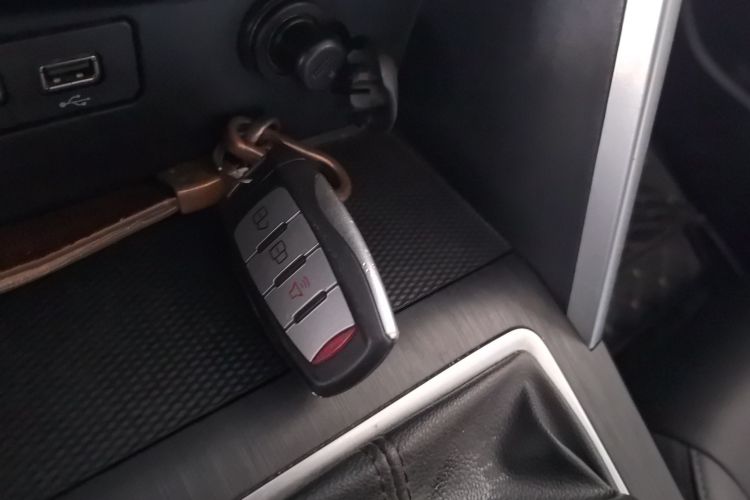 长城 炮 2019款 2.0T商用版手动柴油两驱精英型长箱GW4D20M中控内饰11