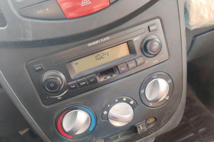 北汽威旺306 2016款 1.2L基本型5座A12国V中控内饰16