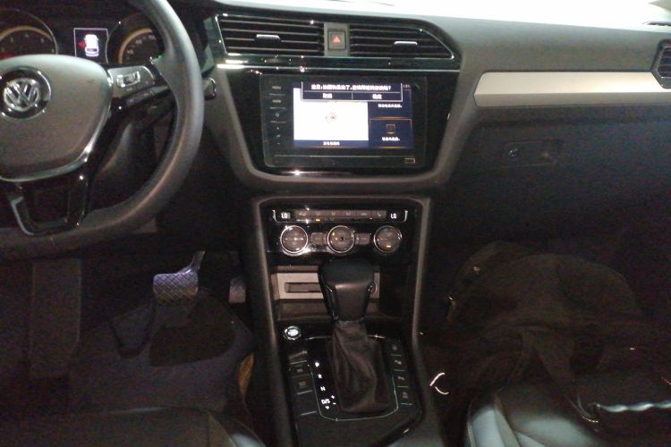 大众 途观L 2019款 改款 330TSI 自动两驱智动豪华版 国VI中控内饰16