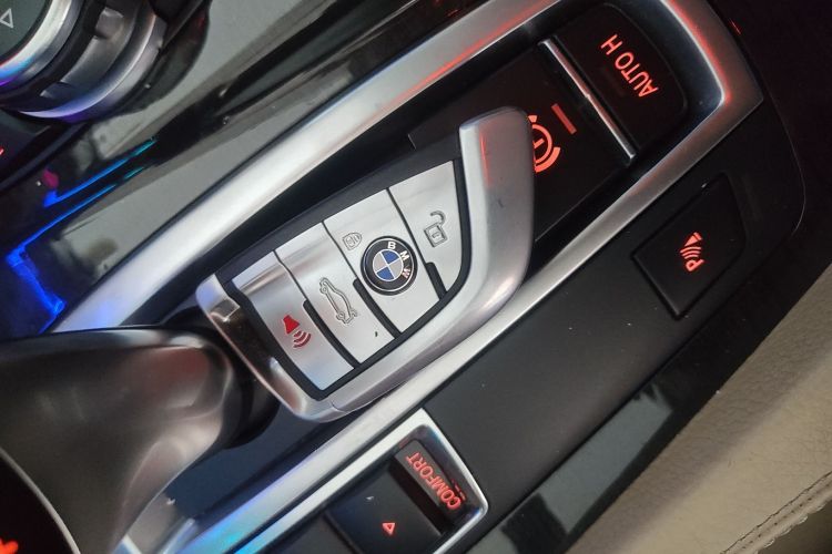 宝马5系 2014款 525Li 豪华设计套装中控内饰11