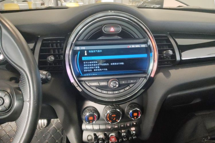 MINI 2019款 1.5T COOPER 赛车手 五门版中控内饰16