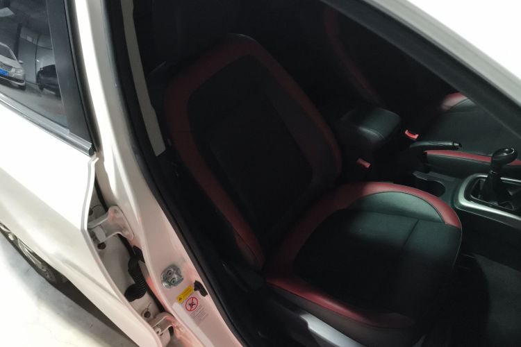 长安 逸动 2015款 1.6L 手动俊酷型 国V局部细节41