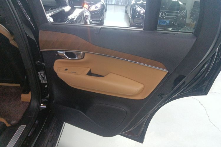 沃尔沃XC90 2018款 T6 智雅版 7座中控内饰45