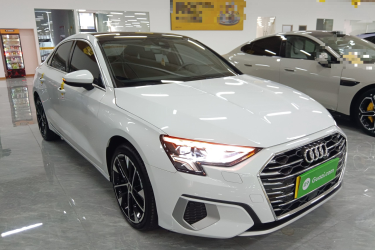 奥迪A3 2023款 改款 A3L Limousine 35 TFSI 豪华致雅型车身外观3