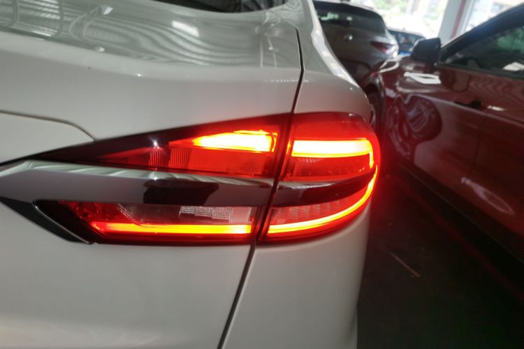 福特 蒙迪欧 2020款 EcoBoost 180 时尚型车身外观9