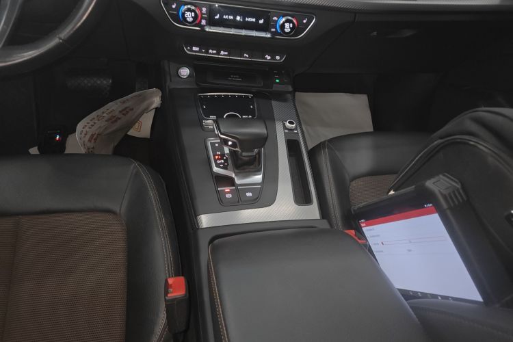 奥迪Q5L 2018款 45 TFSI 尊享时尚型 国V中控内饰18