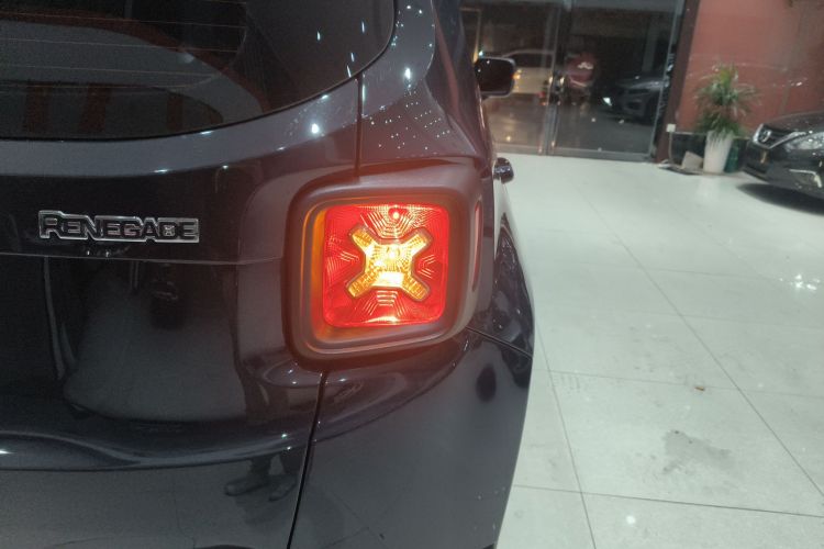 Jeep 自由侠 2017款 180T 自动高能版车身外观9