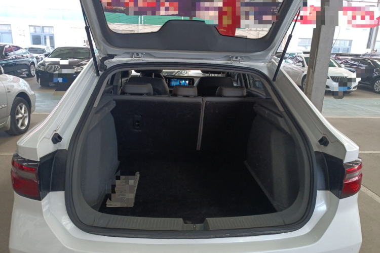 宝骏RC-5 2020款 1.5T CVT智耀豪华型机舱底盘23