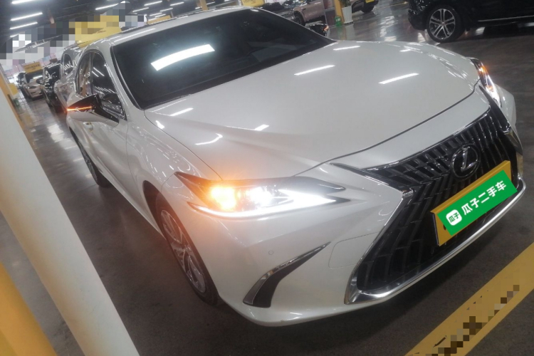 雷克萨斯ES 2022款 200 卓越版车身外观3