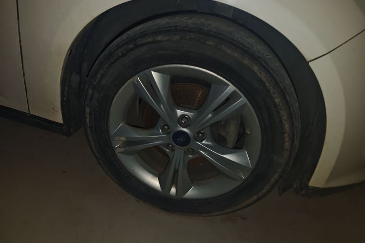 福特 福克斯 2012款 两厢 1.6L 自动风尚型车身外观6007