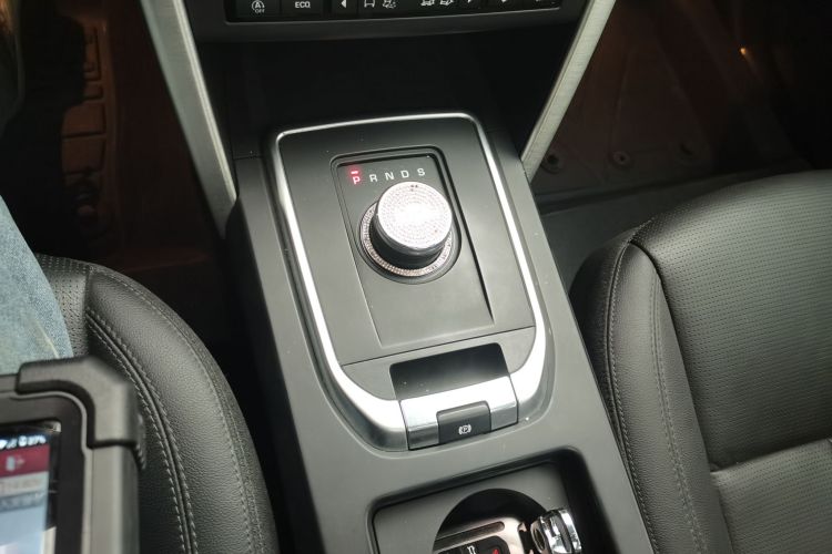 路虎 发现神行 2018款 240PS SE版中控内饰18