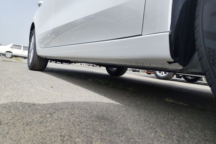 荣威i5 2023款 1.5L CVT豪华版机舱底盘29