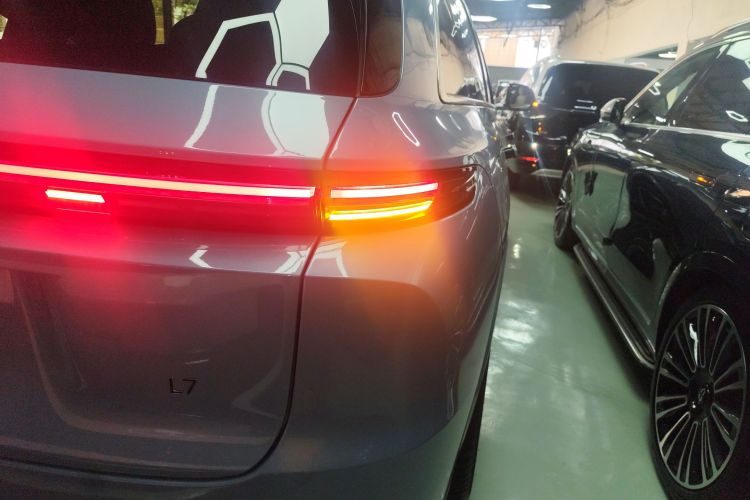 理想汽车 理想L7 2024款 Ultra车身外观9