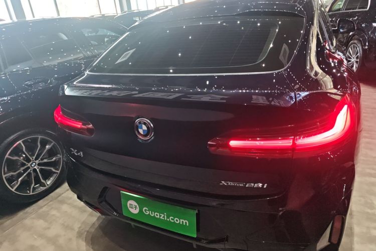 宝马X4 2022款 xDrive 25i M运动套装车身外观6