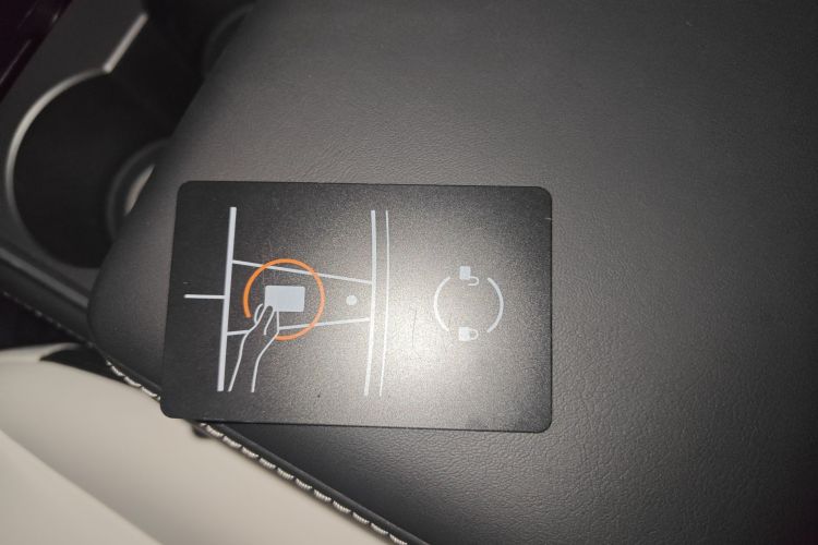 特斯拉 Model Y 2024款 后轮驱动版中控内饰7001