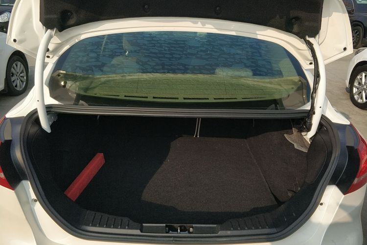 福特 福克斯 2015款 三厢 1.6L 手动舒适型局部细节23