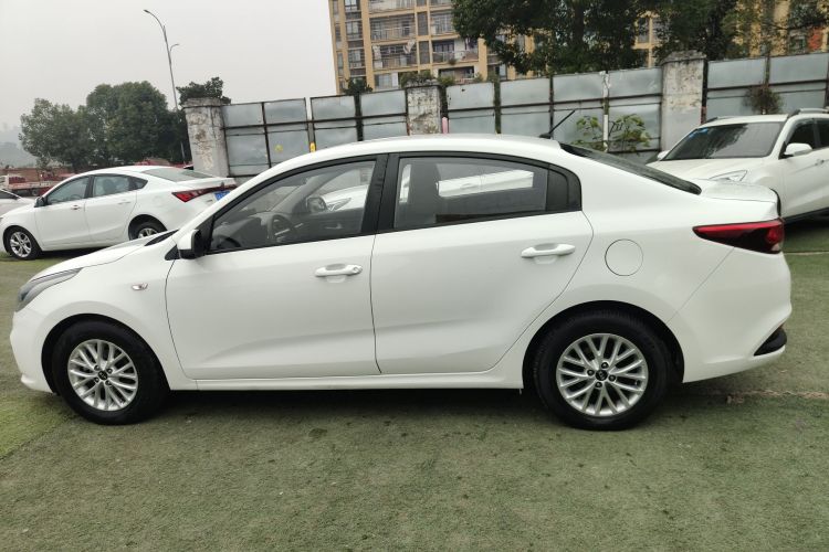 起亚K2 2017款 三厢 1.4L AT GLS车身外观4