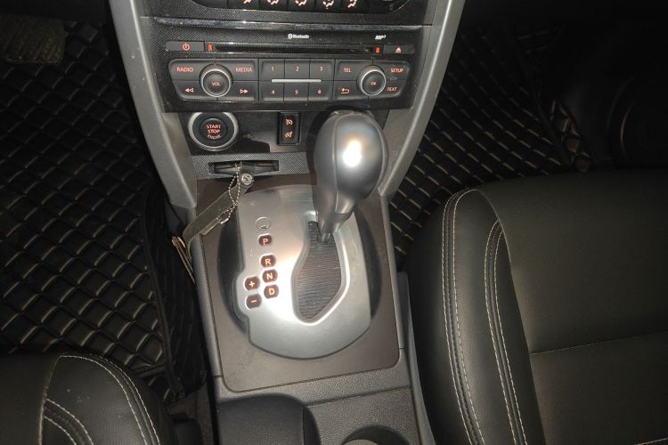 雷诺 科雷傲(进口) 2014款 改款 2.0L 两驱时尚版中控内饰18