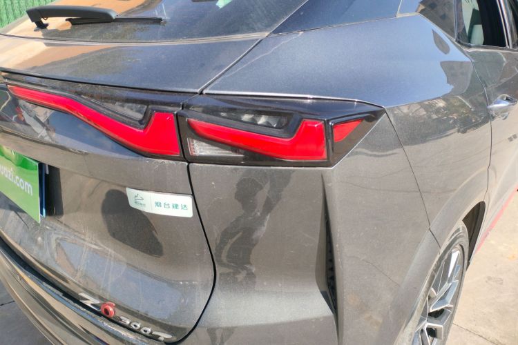 长安欧尚Z6 2023款 蓝鲸 2.0T 自动智行型车身外观9