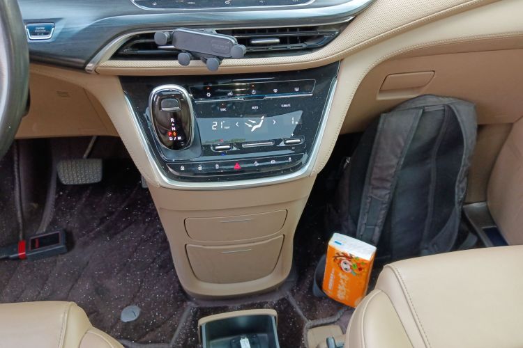 别克GL8 2021款 ES陆尊 653T 尊享型中控内饰18