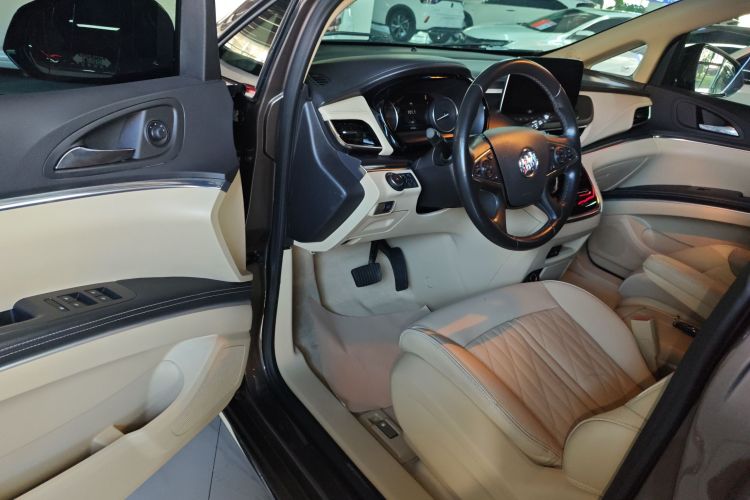 别克GL8 2023款 改款 陆上公务舱 豪华型中控内饰20