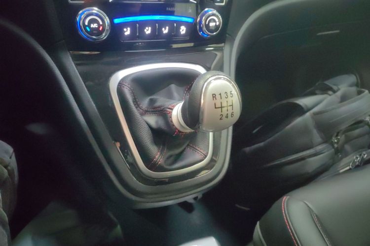 哈弗H6 2016款 升级版 1.5T 手动两驱都市型中控内饰18