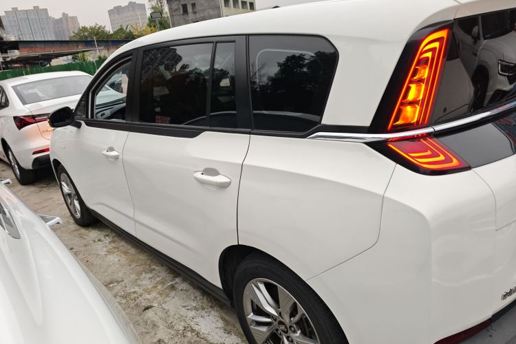 奔腾NAT 2023款 PRO 舒享出行加长版 425km车身外观4