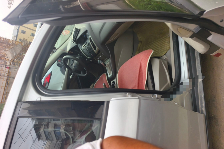 福特 福克斯 2012款 三厢 1.6L 自动舒适型局部细节9005