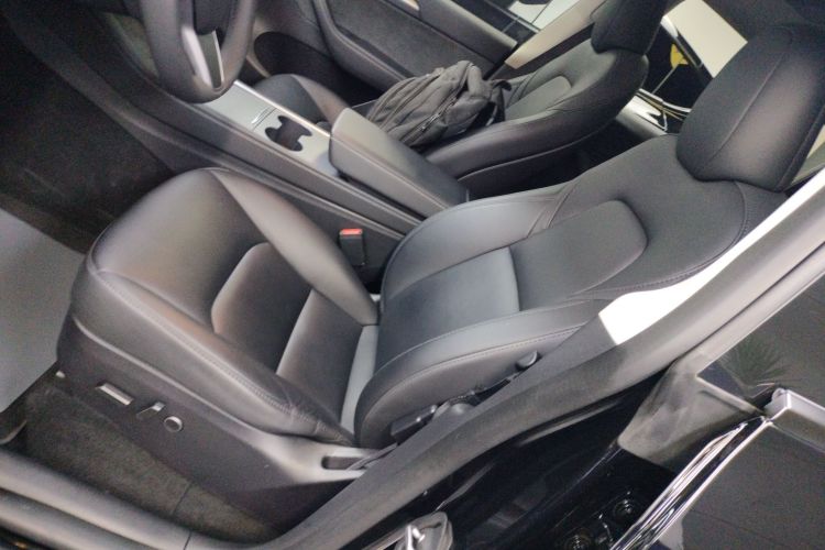 特斯拉 Model Y 2022款 改款 长续航全轮驱动版中控内饰19