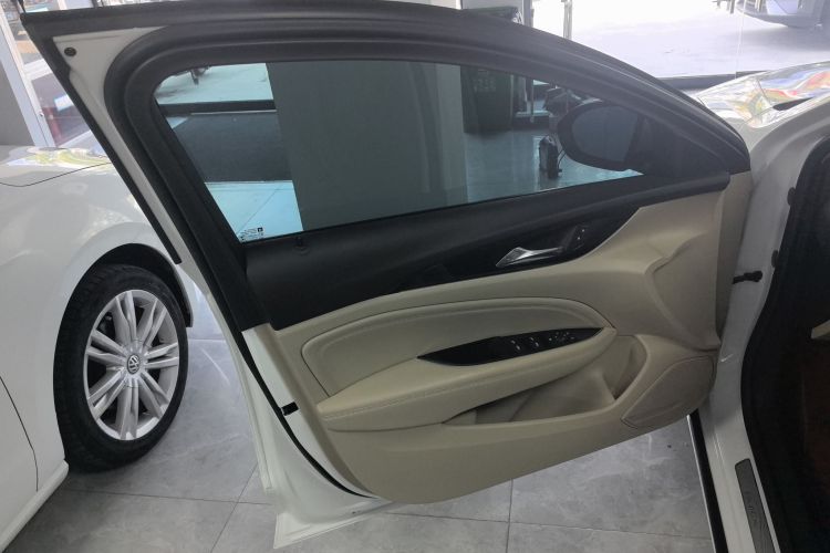 别克 君威 2020款 552T 精英型中控内饰7007