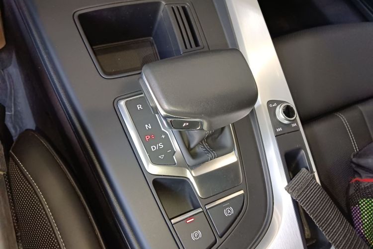 奥迪A4L 2024款 40 TFSI 时尚动感型中控内饰18