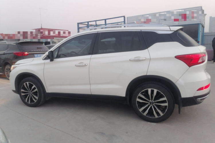 广汽传祺 传祺GS4 2015款 200T G-DCT豪华版车身外观4