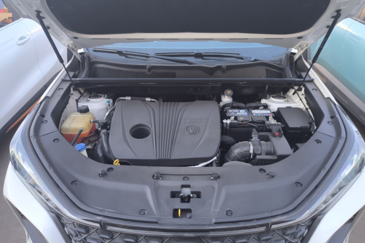 长安CS75 PLUS 2021款 2.0T 自动领航型机舱底盘24