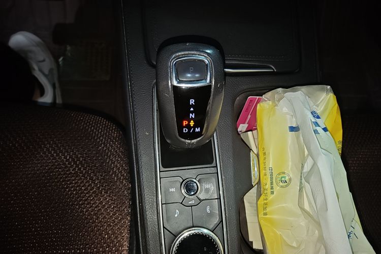 凯迪拉克XT4 2018款 28T 两驱豪华型中控内饰18