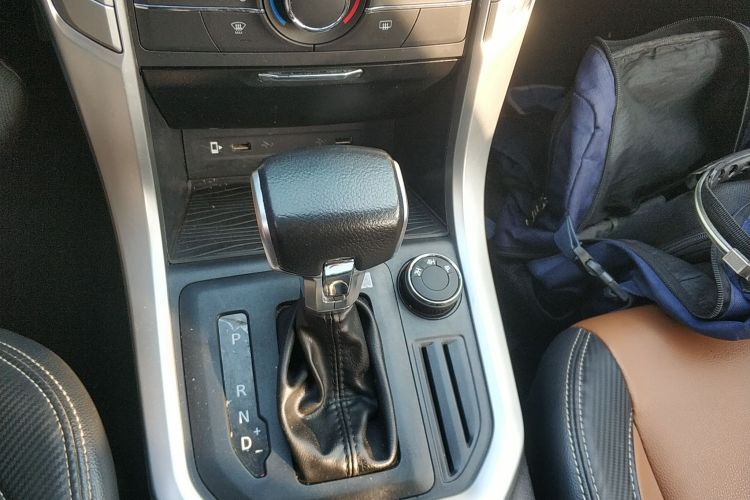 上汽大通MAXUS 大通T70 2021款 2.0T柴油自动四驱精英版长箱高底盘局部细节18