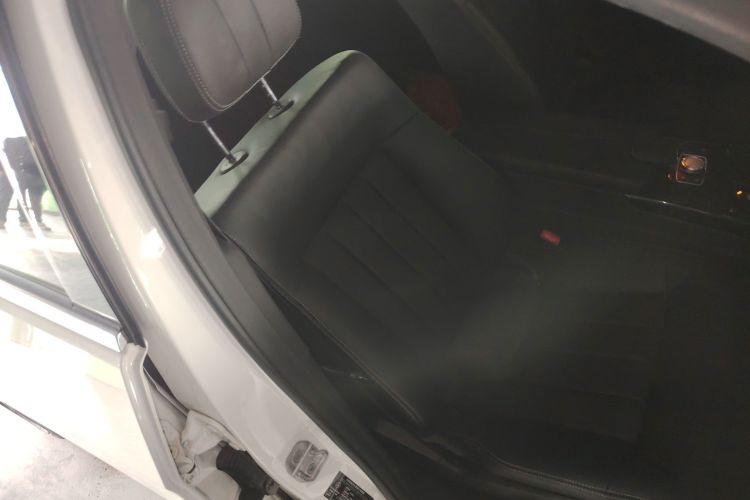 奔驰E级 2014款 E 300 L 运动型局部细节41