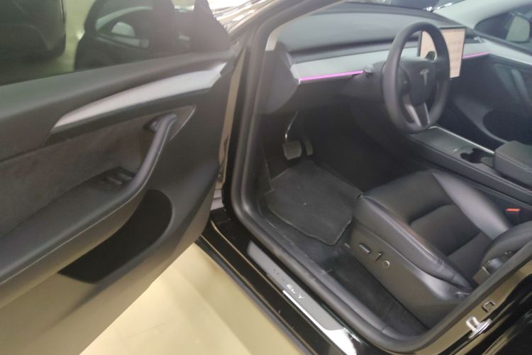 特斯拉 Model Y 2023款 长续航全轮驱动版中控内饰7003