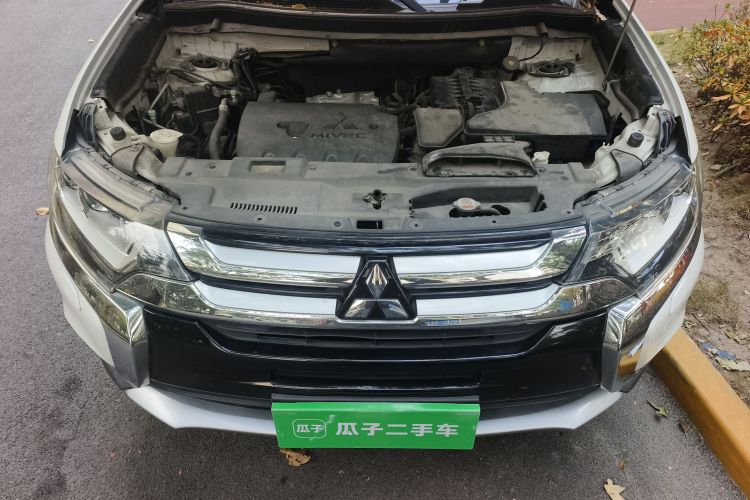 三菱 欧蓝德 2016款 2.4L 四驱豪华版 7座局部细节24