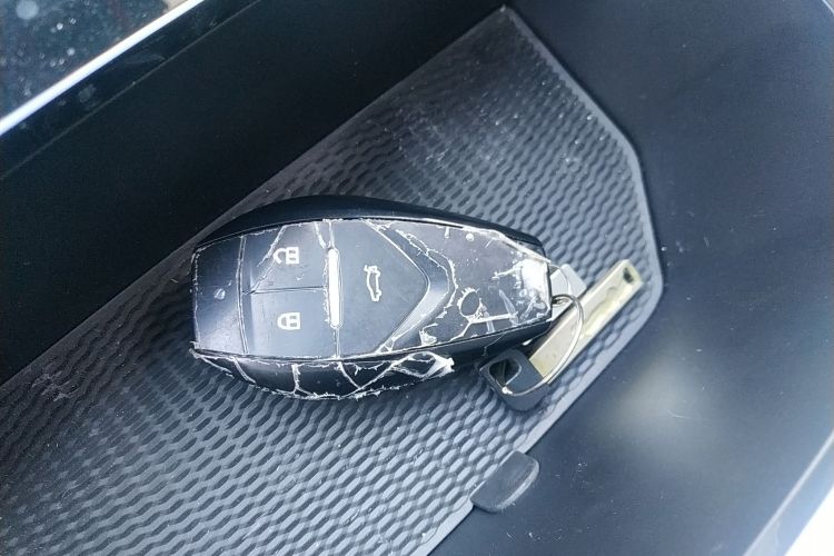 江铃集团新能源 羿 2022款 改款 标准续航行业定制版中控内饰7001