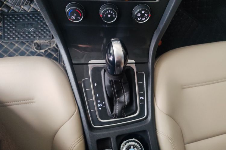 大众 高尔夫 2017款 230TSI 自动舒适百万辆纪念版中控内饰18