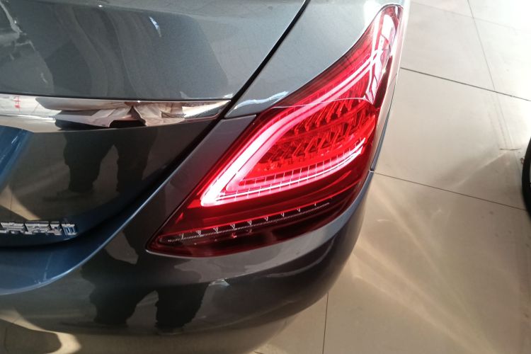 奔驰C级 2020款 C 260 L 运动版车身外观9