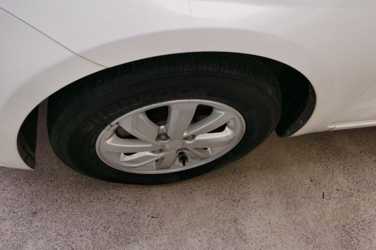 起亚K2 2015款 三厢 1.4L MT GLS车身外观6007