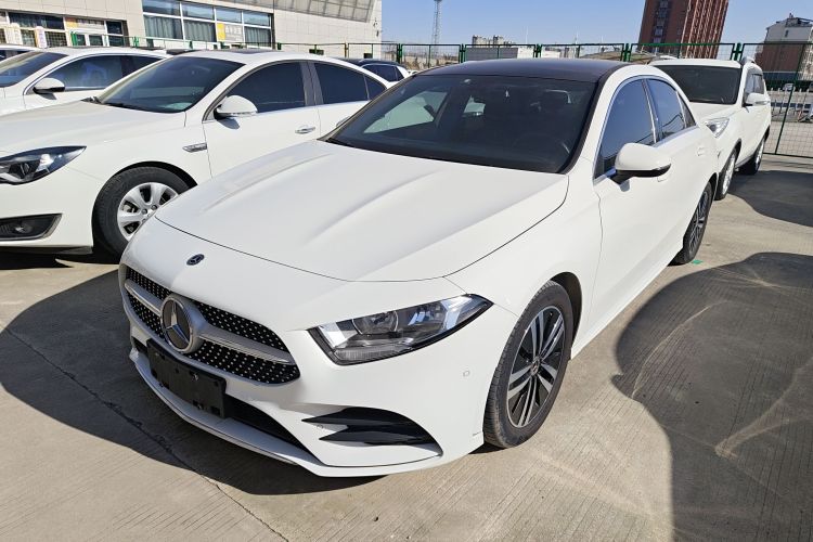 奔驰A级 2019款 A 180 L 运动轿车车身外观1