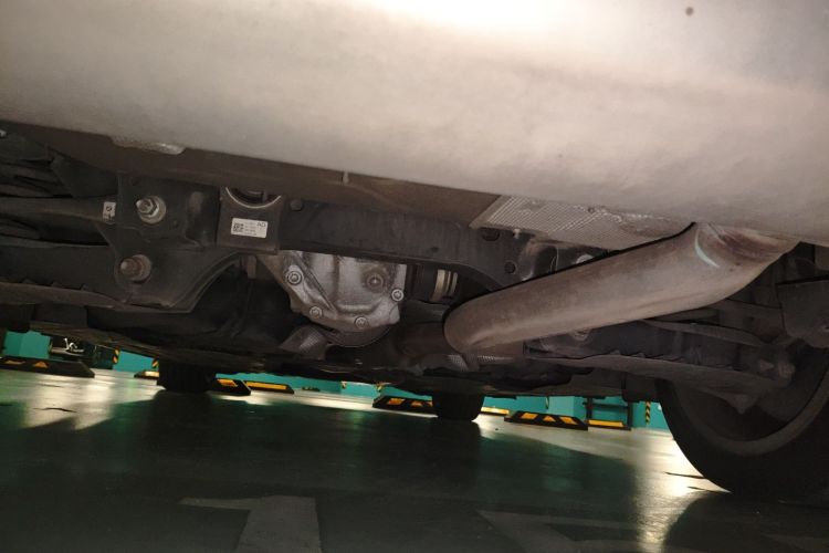 宝马3系 2018款 320i M运动曜夜版局部细节9009