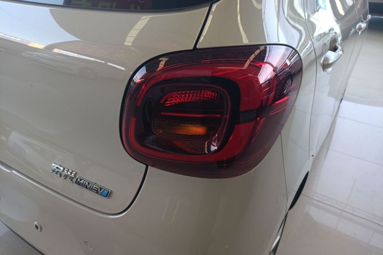 五菱汽车 宏光MINIEV 2025款 四门版 进阶款车身外观6006