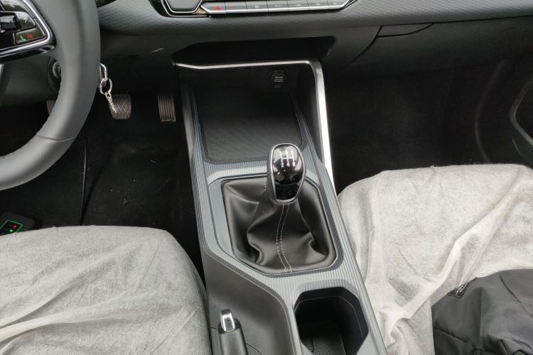 吉利汽车 帝豪 2025款 第4代 1.5L 手动龙腾版局部细节18