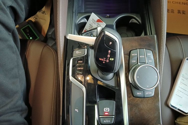 宝马5系 2019款 525Li 豪华套装中控内饰18