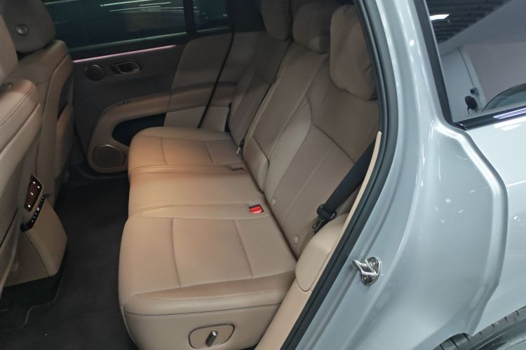 理想汽车 理想i6 2025款 两驱标准型中控内饰21