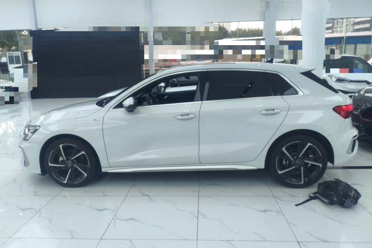 奥迪A3 2024款 Sportback 35 TFSI 时尚运动型车身外观6003