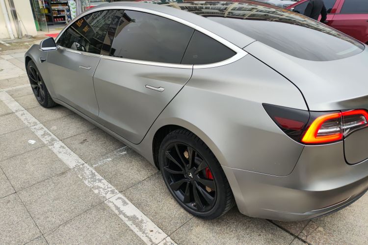 特斯拉 Model 3 2020款 改款 长续航后轮驱动版车身外观4